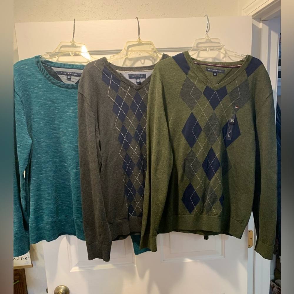 Tommy Hilfiger 100% cotton men’s size L Argyle Sweaters One Is NWT lot of 3